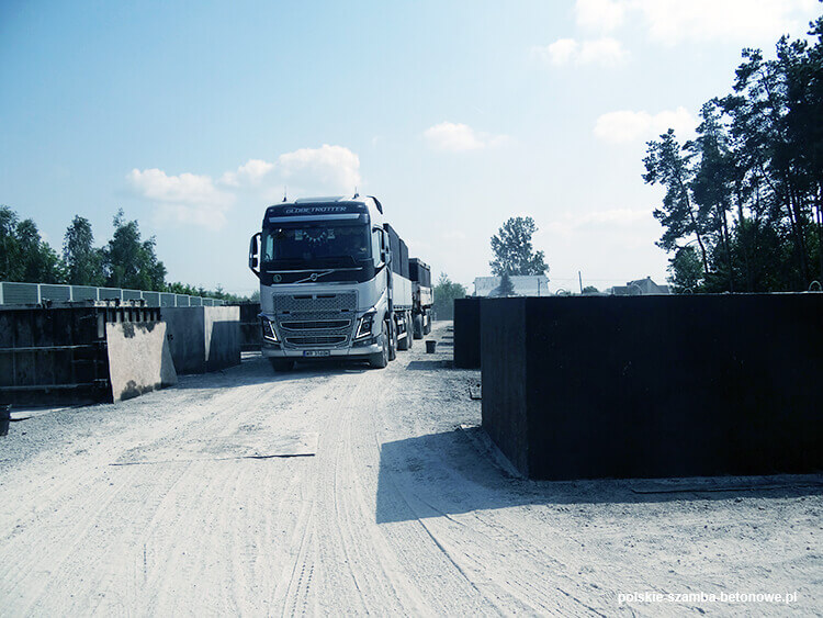 Transport szamb betonowych  w Tuszynie